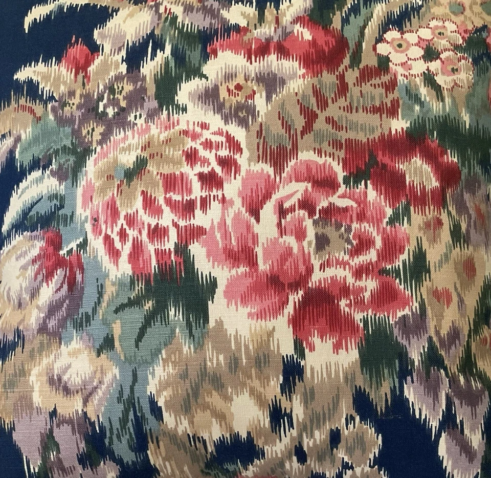 Almohada de plumón estampada vintage de algodón y lino Brunschwig & Fils Solesmes Foto 3 de 3