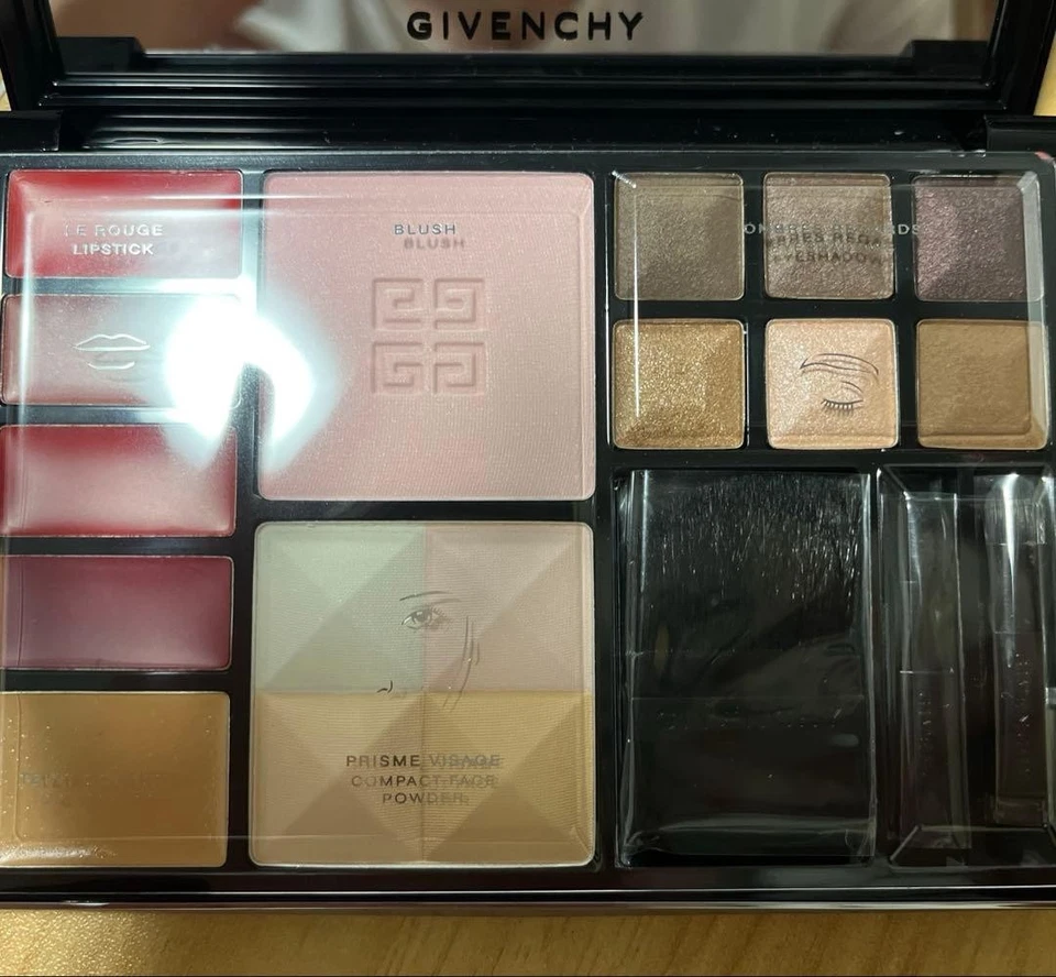 Conjunto de maquillaje exclusivo de viaje GIVENCHY sin usar sombra de ojos corrector rubor Foto 2 de 4