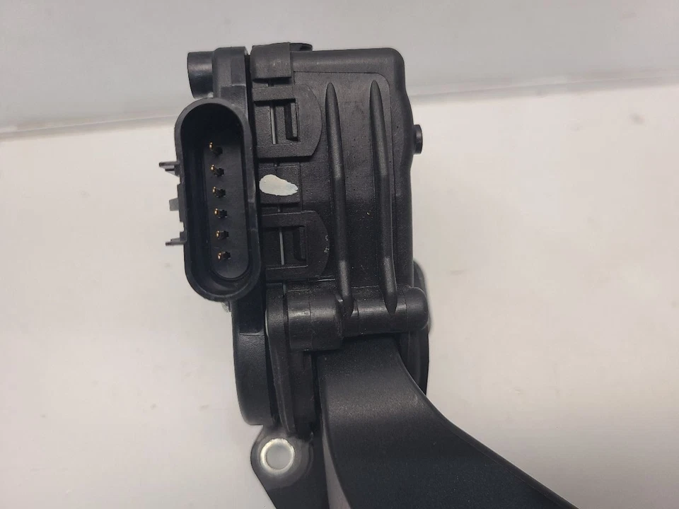 Chevrolet Silverado 1500 2013 (5,3 L/AT) pedal acelerador  Foto 3 de 4