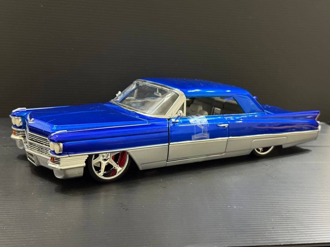 JADA キャデラック1963年　DUB 1/18 Jada Toys Cadillac 1963 DUB 1/18 Diecast Car Model Limited Edition