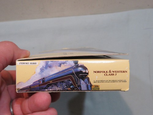 Bachmann N Gauge Norfolk & Western Class J #608 Locomotive & Tender Original Pkg - Picture 2 of 3
