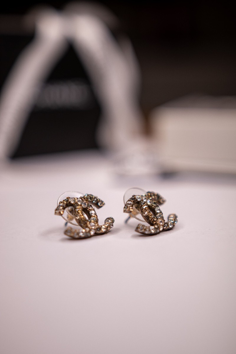 Chanel CC Logo Pierce Earrings Boucles Oreille Z3058 Dore/Multi