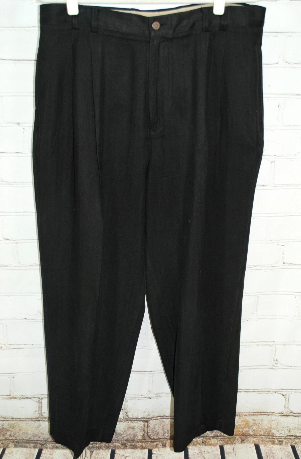 TOMMY BAHAMA Men's Pleat Front Dress/Career Pants 36 100% Silk Pleated Short