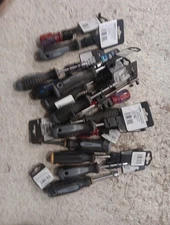 Assorted Nut Driver's And Screwdrivers 16pcs