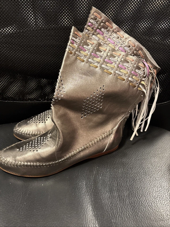 Vintage 80s Compulsion Leather Dress Gold Fringe Moccasins size 9 Brazil - Image 2 of 4