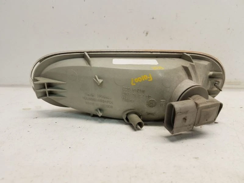 Volkswagen Beetle 1998-02 pasajero señal de giro derecha - montaje transparente/ámbar/parachoques Foto 3 de 4