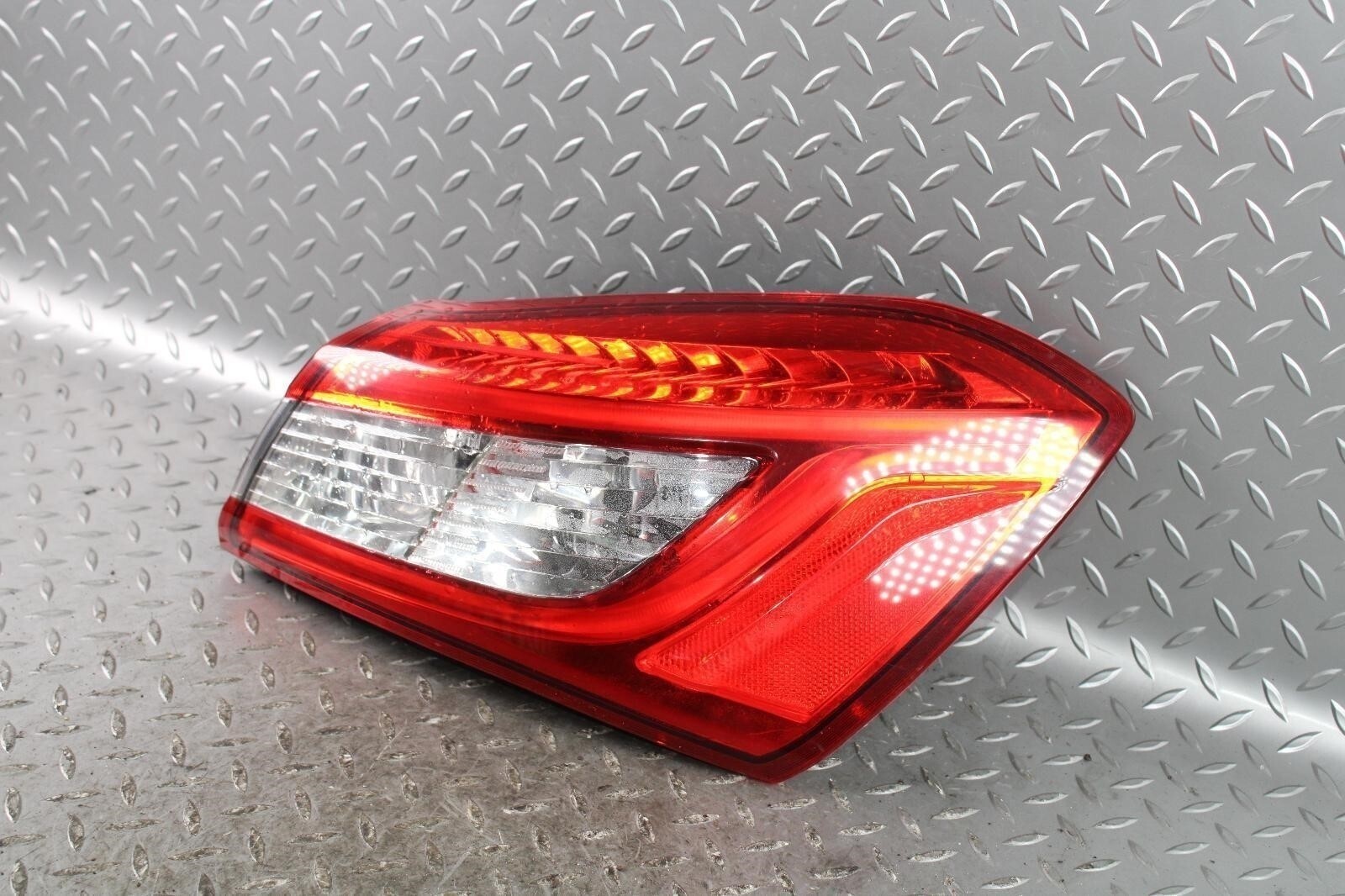 14-19 Ghibli Quarter Panel *DMG* Passenger Right Taillight Tail Light Lamp Lens