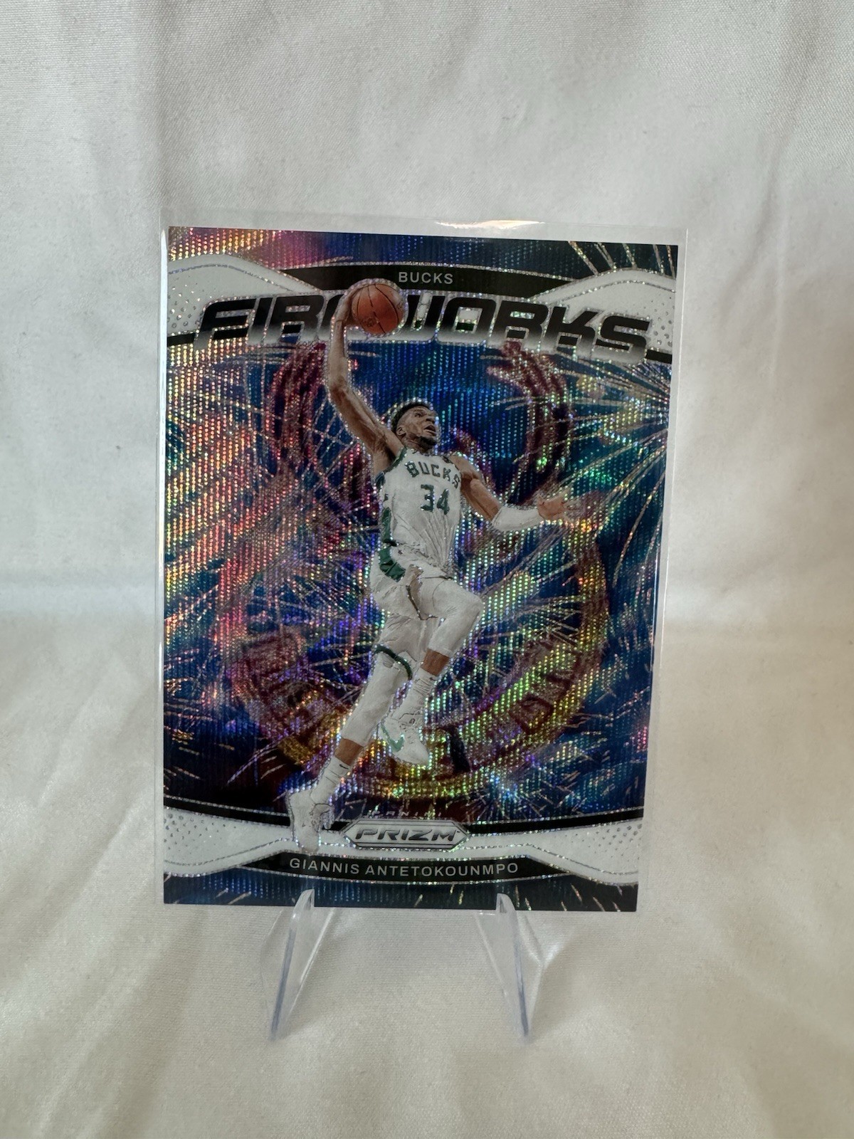 2024-25 Panini Prizm - Fireworks Giannis Antetokounmpo #4 White Wave /20