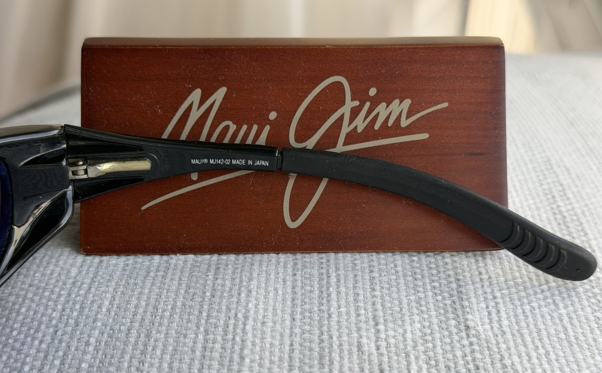 Maui Jim Volcano MJ 142 02 Black Wrap Frame + Grey Polarized Lens 