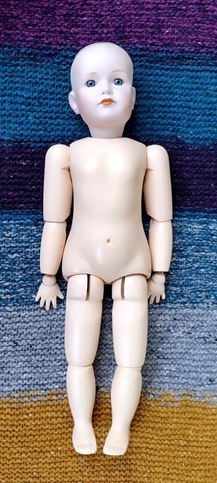 A Kämmer & Reinhardt character biscuit doll 114, Germany, 1909, reproduction  - Image 4 of 4