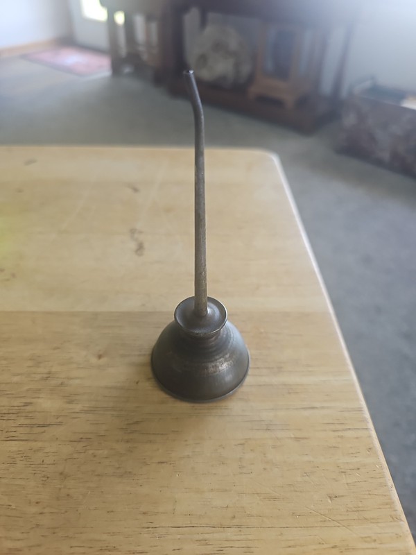 Vintage Small/Mini 5” Thumb Oiler  (Unbranded) Base 1.75”.