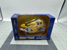 Maisto Road & Track 1/18 Triumph Daytona 955i Scale Motorcycle Model Replica NIB