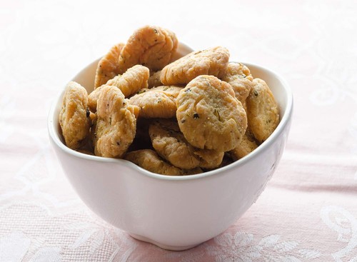 Plain Suwali Mathi Snacks Namakpara Mathri Evening Tea Time Snack Ready to Eat - Picture 4 of 4