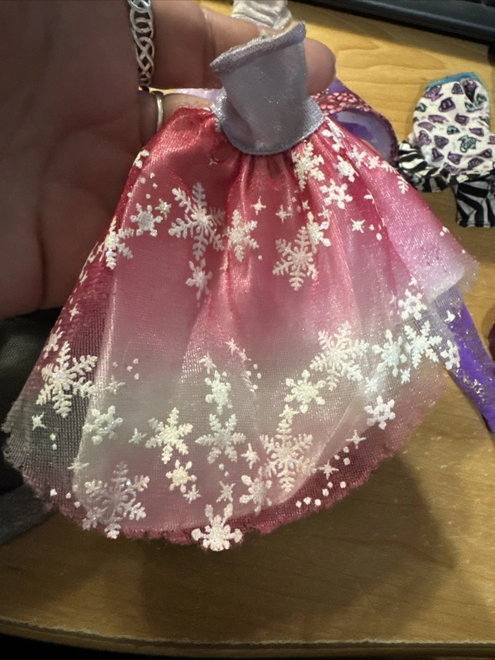 Lote de 9 piezas de ropa de muñeca de repuesto EVER AFTER varios años/personajes Mattel Foto 2 de 4