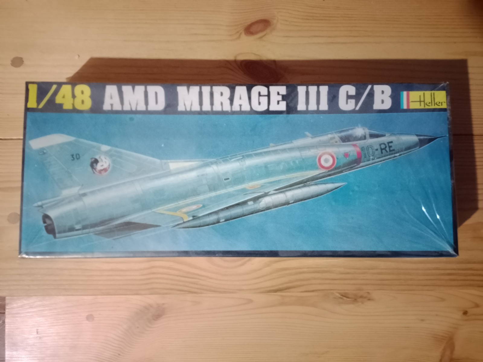 Maquette Heller 1/48 Mirage III C/B pour passionnés d'aviation