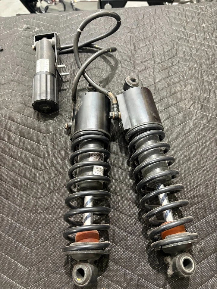 Amortiguadores traseros ajustables Harley Davidson Touring 2009-23 54000144 Foto 3 de 4