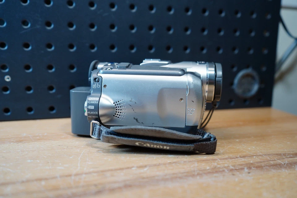 (D) Canon Elura 70 MiniDV Camcorder No Charger - Image 3 of 4