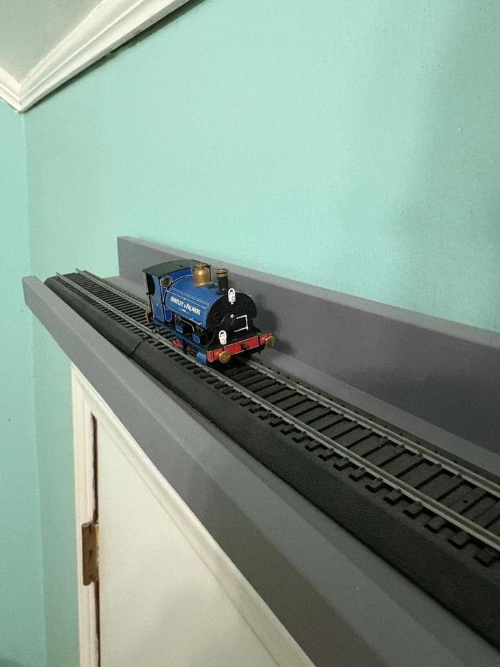 Hornby CUSTOM RARE R3429 Peckett W4 0-4-0 Huntley and Palmers No 832 - Image 3 of 4