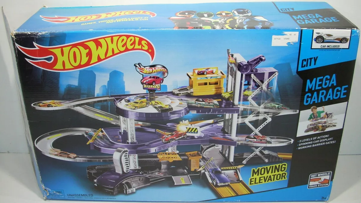 Hot Wheels City Mega Garage Playset with 1 Vehicle