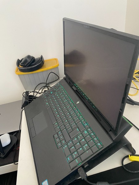 Portatil Alienware Alienware 51-M, negra con rgb, pantalla de 17,3 pulgadas