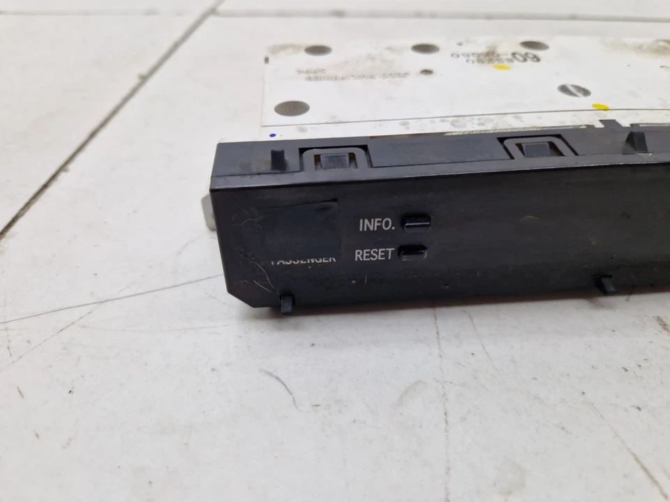 2011 Toyota Hilux MK7 HL3 Time Clock Display 83290-0K060 - Image 3 of 4