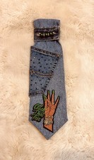 Women s Junk Tie With A Twist