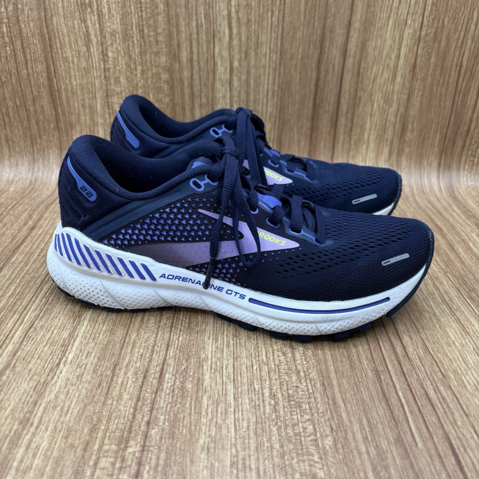 Brooks Adrenaline GTS 22 Womens Running Shoes Purple Athletic Sneakers Size 5 B