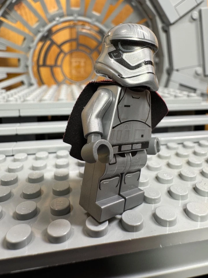LEGO Star Wars Minifigur Captain Phasma - sw0684 - Rounded Mouth - rare / selten - Bild 4 von 4