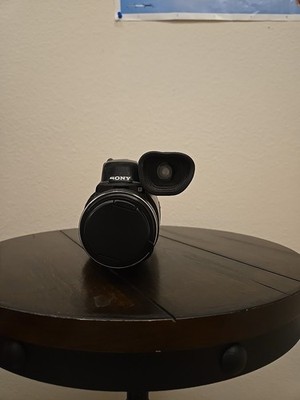 Sony Handycam CCD-FX270E Video8 Camcorder  Bundle (PLEASE READ DESC)