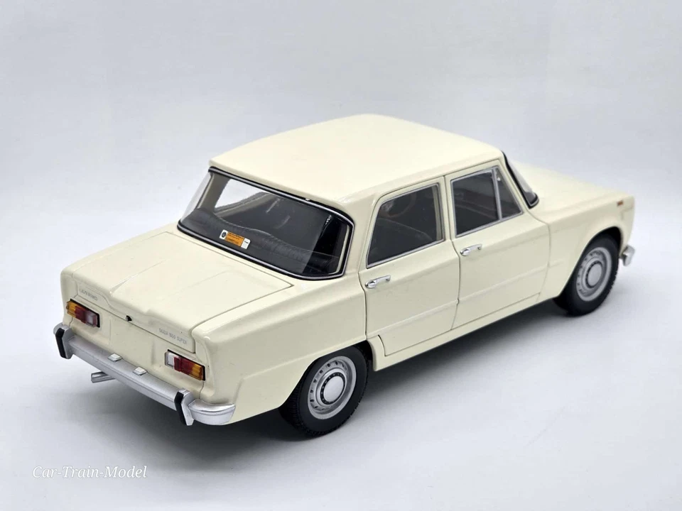 Alfa Romeo Giulia Super - 1970 - MINICHAMPS 1:18 - Immagine 4 di 4