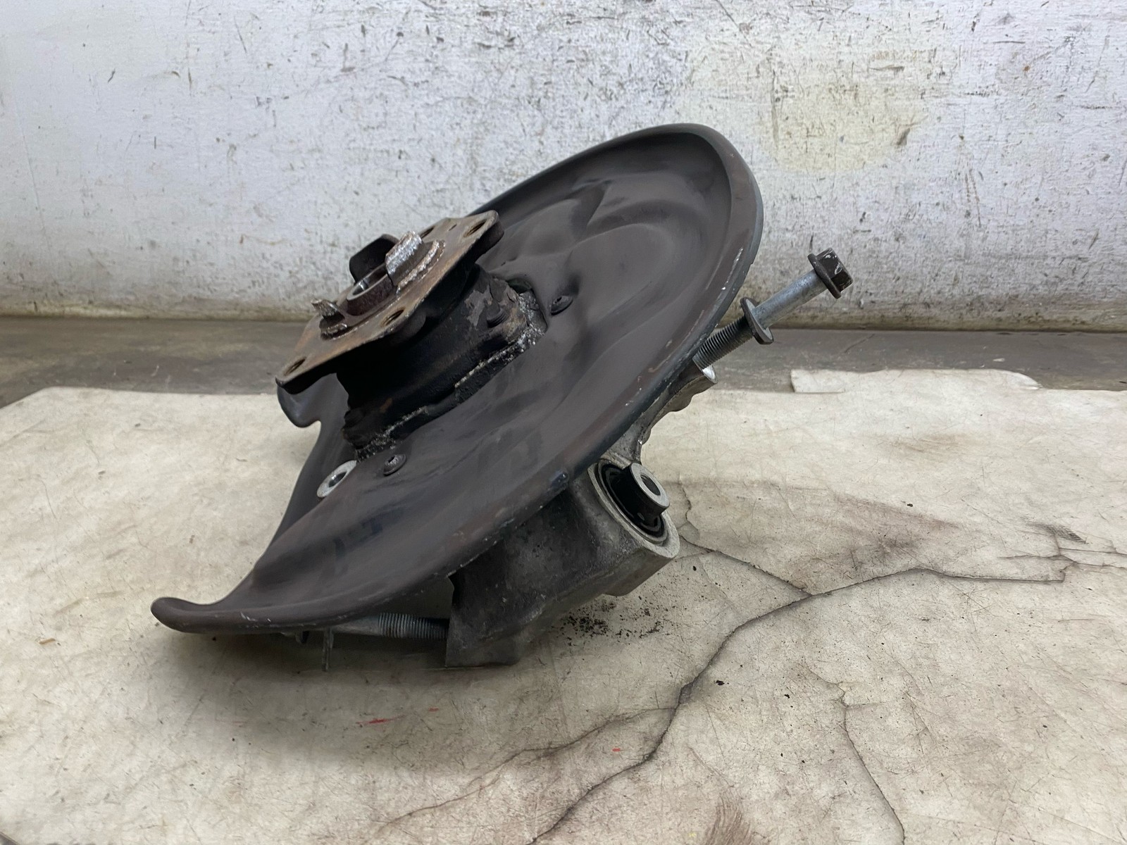 2015-2020 BENTLEY BENTAYGA OEM LH REAR LEFT SPINDLE KNUCKLE W/ WHEEL HUB *109K*