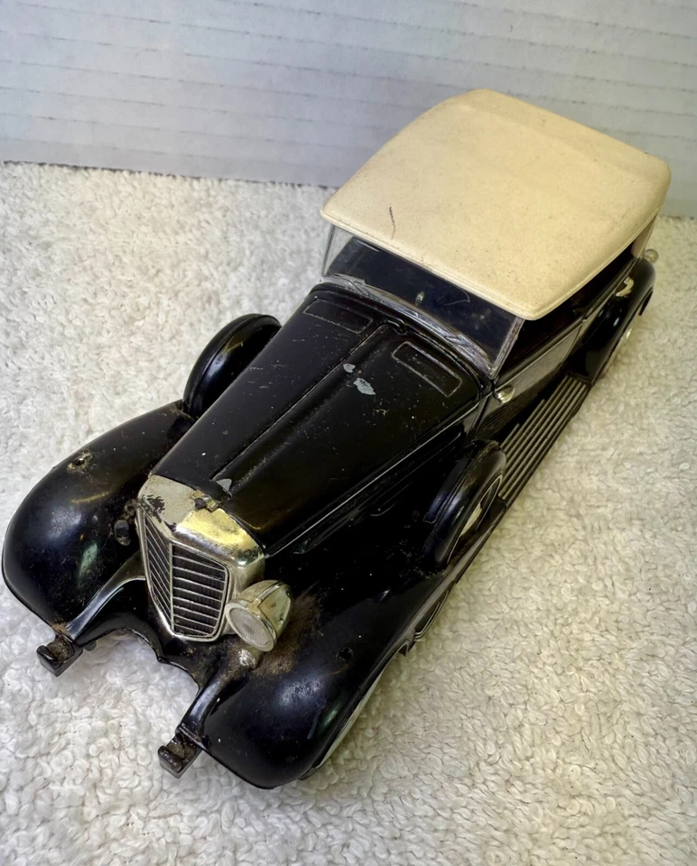 1933 Cadillac Fleetwood Die-Cast Model Car – Signature Models – 1:24 Scale – Rea - Image 2 of 4
