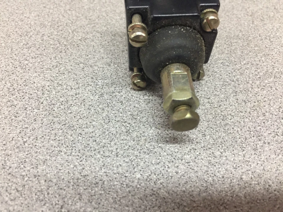 NUEVO EN CAJA HONEYWELL MICRO INTERRUPTOR LZZ1V Foto 4 de 4