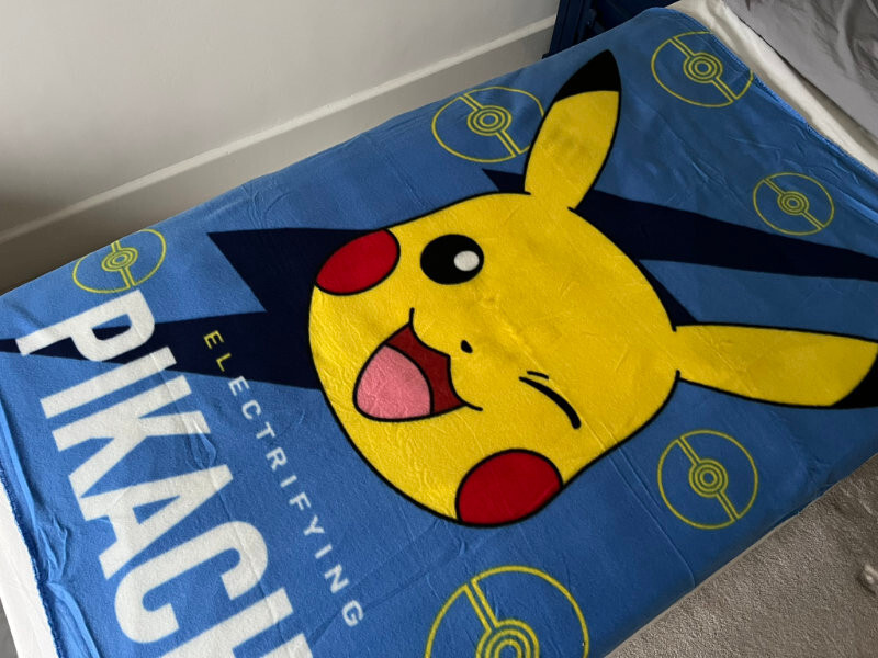 OFFICIAL POKEMON PIKACHU ELECTRIFYING FLEECE BLANKET