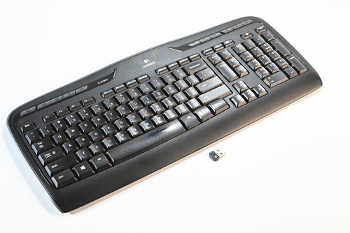 Logitech K330 Y-R0009 Wireless Full Size Keyboard With USB Dongle Black - Picture 5 of 8