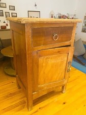 Comodino antico in legno con piano in marmo