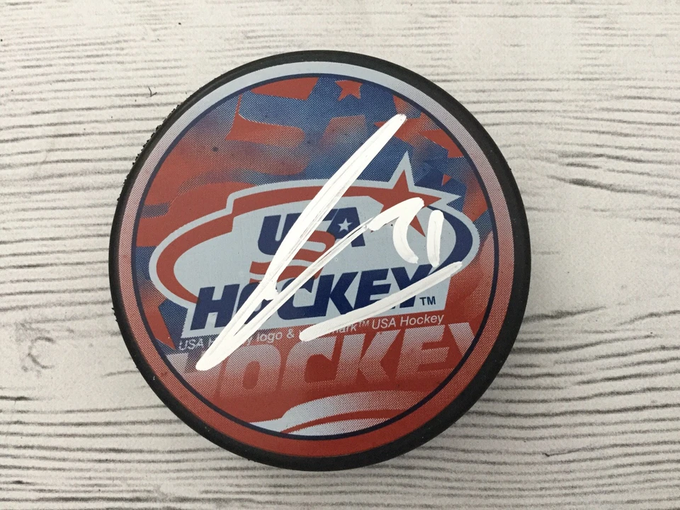 James Van Riemsdyk Autografado Equipe EUA Puck de Hóquei PSA DNA COA A - Imagem 3 de 3