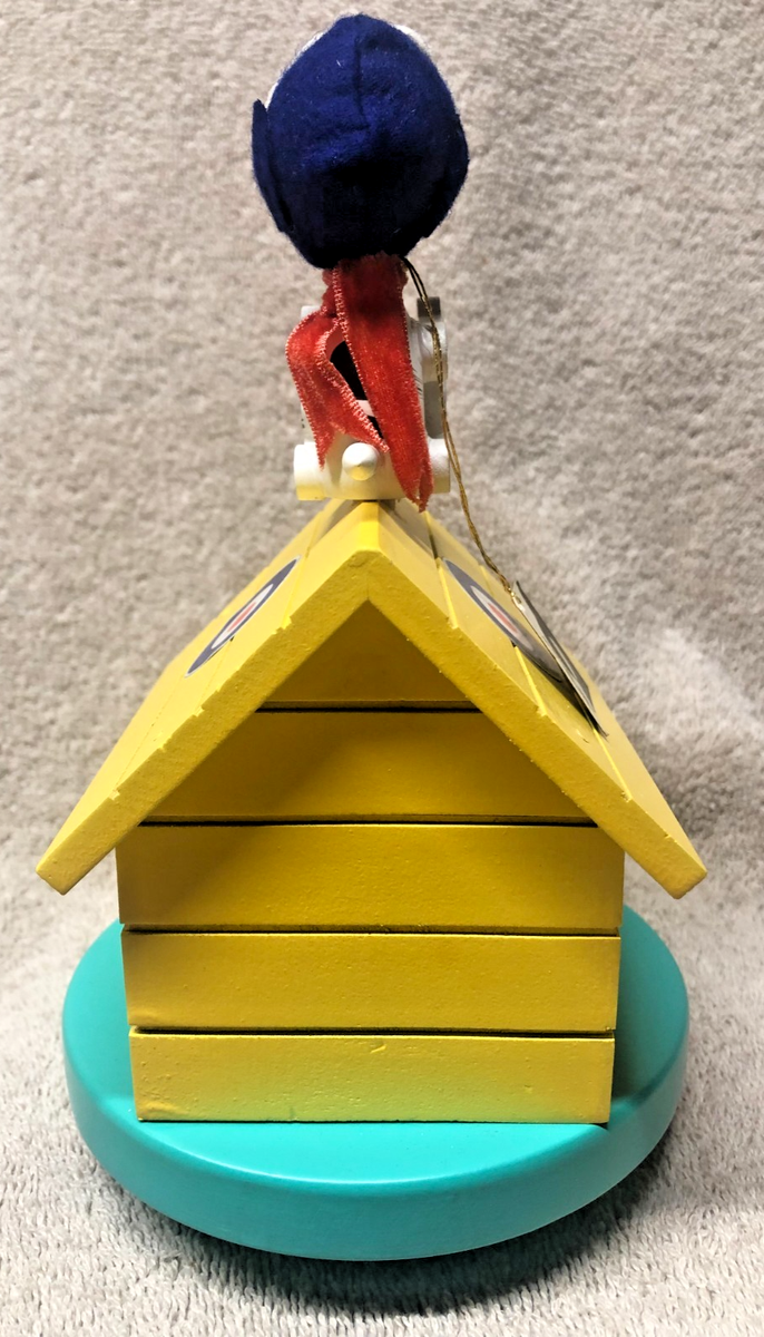 SNOOPY MUSICAL DOGHOUSE 1968 wood music box peanuts WWI flying ace
