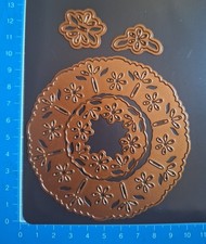 Spellbinders Metalowa matryca Koło do cięcia Zestaw 4 szt. z kwiatami Darmowa podkładka W bardzo dobrym stanie