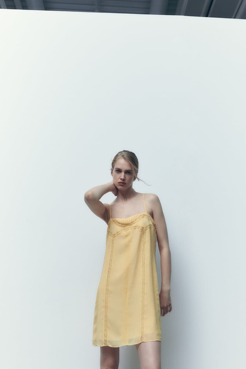 VIP【関税送料無料】希少 TWINSET LIGHT YELLOW DRESS Long poplin dress with pleats and flounces Woman, Yellow
