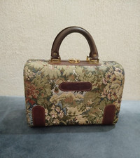 Vintage Floral Paradise Tapestry Sanvi Handbag