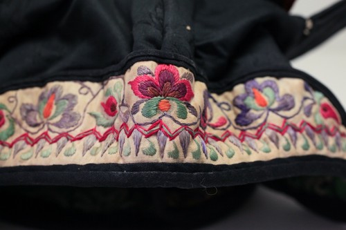 Old Antique Chinese Yi Minority Handmade Embroidery Child's Hat / H7003 - Picture 8 of 10