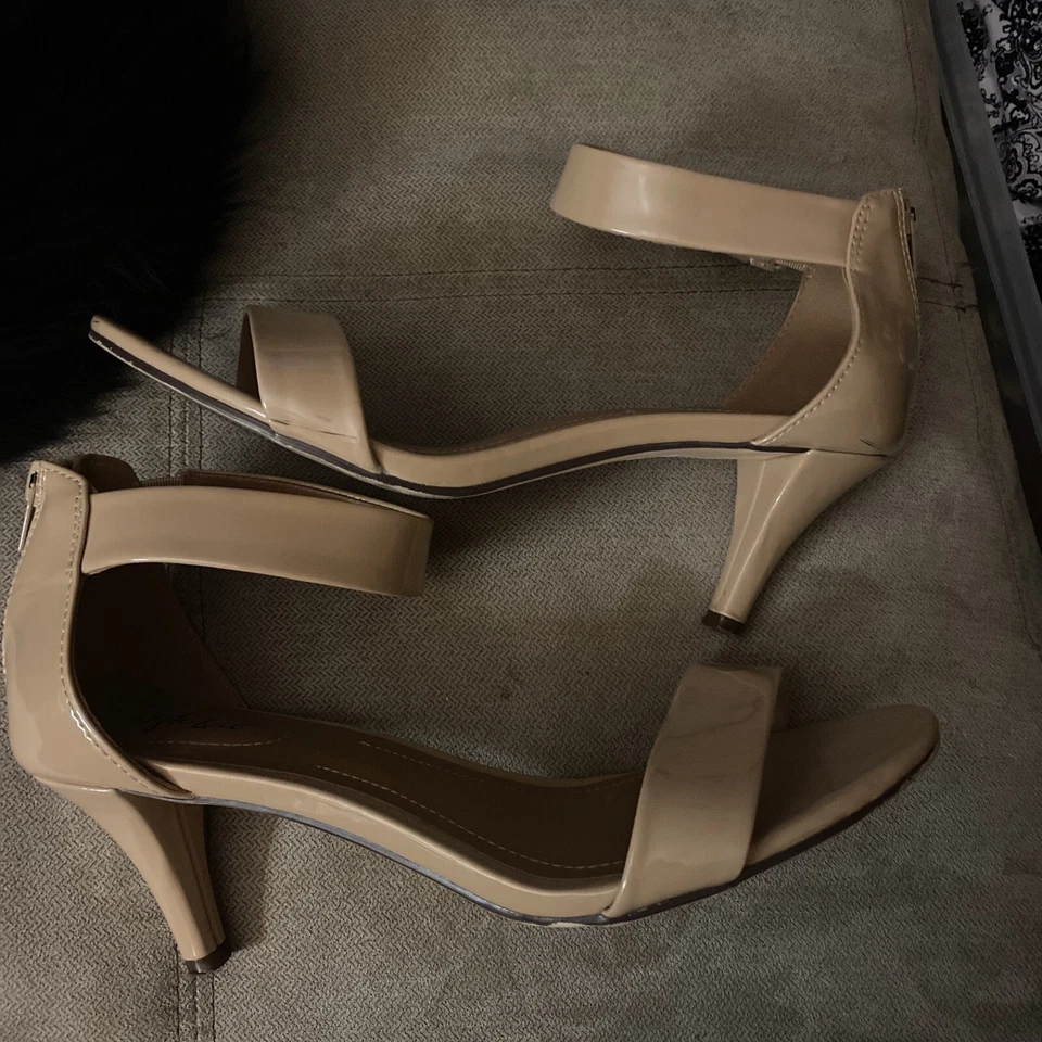 Style & Co Beige Charol Punta Abierta Tobillo Correa/Tacones con Cremallera para Mujer Talla 8 Ancho Foto 3 de 4