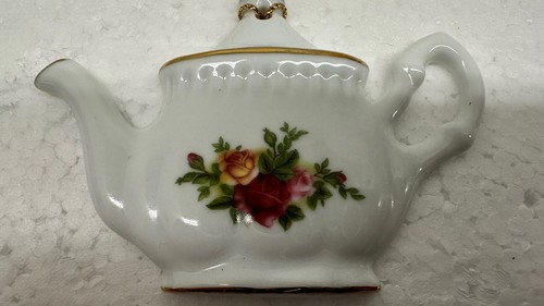 Royal Albert Old Country Roses Teapot Christmas Ornament 1962 - Picture 2 of 5