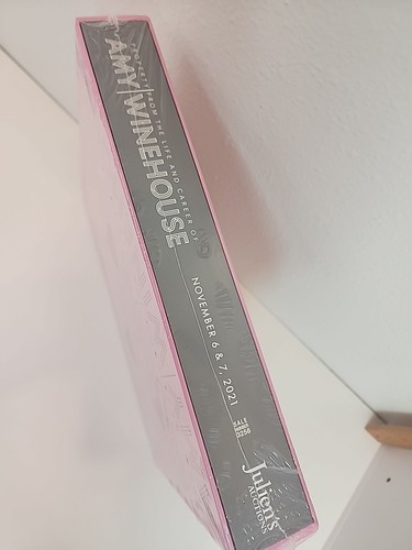 Julien's Auction Property The Life Career Of Amy Winehouse Catalog 2021 Sealed - Picture 9 of 11