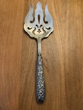Vintage Silverplate Pierced Pie Cake Server Floral Repousse Handle 8.5” Antique