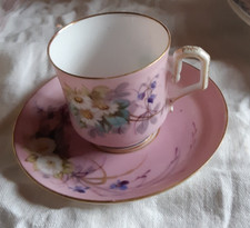 TASSE A CAFE PORCELAINE  POLYCHROME ROSE   ET OR   FLEURS   DIVERSES DIAM 6,5 CM