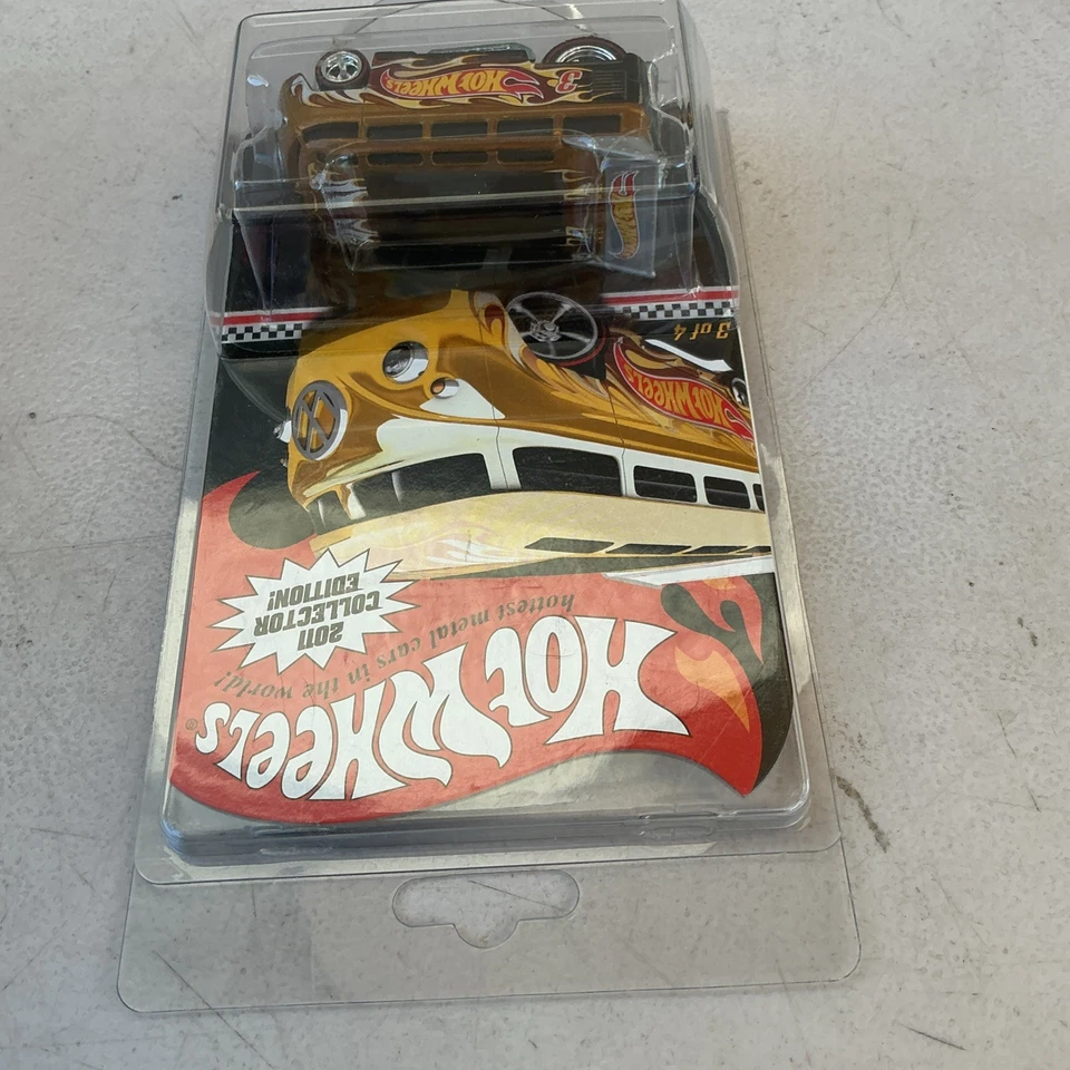 Autobús de arrastre Volkswagen T1 edición coleccionista Hot Wheels RLC 2011 con protector Foto 4 de 4