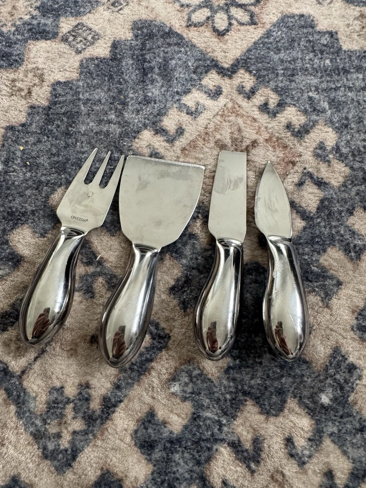 Juego de 4 mini cuchillos de queso de acero inoxidable Oneida - cuchillo de cincel esparcidor de tenedor Foto 3 de 3