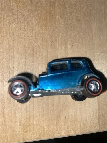 Hot Wheels Redlines 1968 Classic ‘32 Ford Vicky -Blue White Int- USA Base - Nice